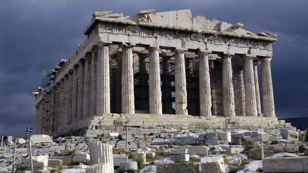 Парфенон - памятник античной архитектуры, расположенный на афинском Акрополе
