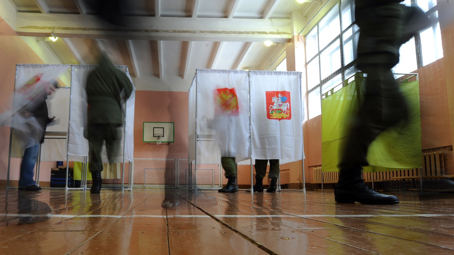 Голосование во время выборов  - РИА Новости, 1920, 28.08.2021