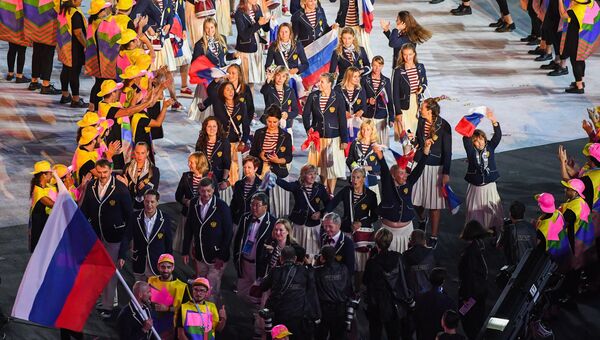 Представители России во время парада атлетов на церемонии открытия XXXI летних Олимпийских игр в Рио-де-Жанейро
