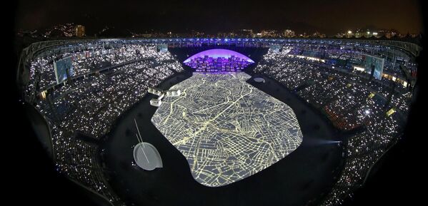 Миллионы людей следили за церемонией открытия Олимпийских игр-2016 по всему миру. Хештэг #OpeningCeremony возглавил мировой рейтинг в Twitter.