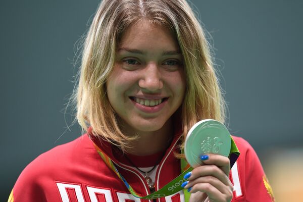 Виталина Бацарашкина (Россия), завоевавшая серебряную медаль по стрельбе из пневматического пистолета на 10 м женщин на XXXI летних Олимпийских играх