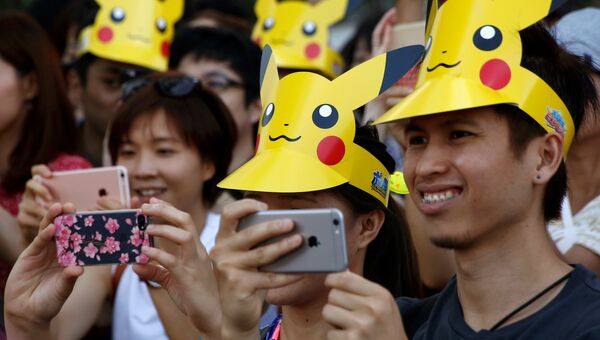 Зрители на параде покемонов в Токио