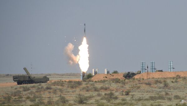 Зенитный ракетный комплекс С-300ПС во время международного конкурса Ключи от неба, проходящего в рамках Армейских международных игр - 2016, на военном полигоне Ашулук
