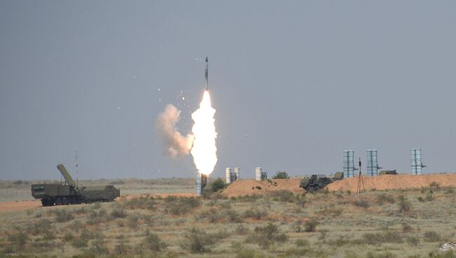 Зенитный ракетный комплекс С-300. Архивное фото