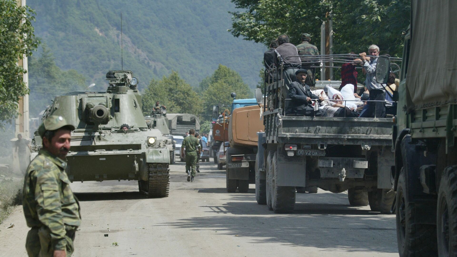 Российские военнослужащие направляются в сторону Цхинвали - РИА Новости, 1920, 13.03.2024