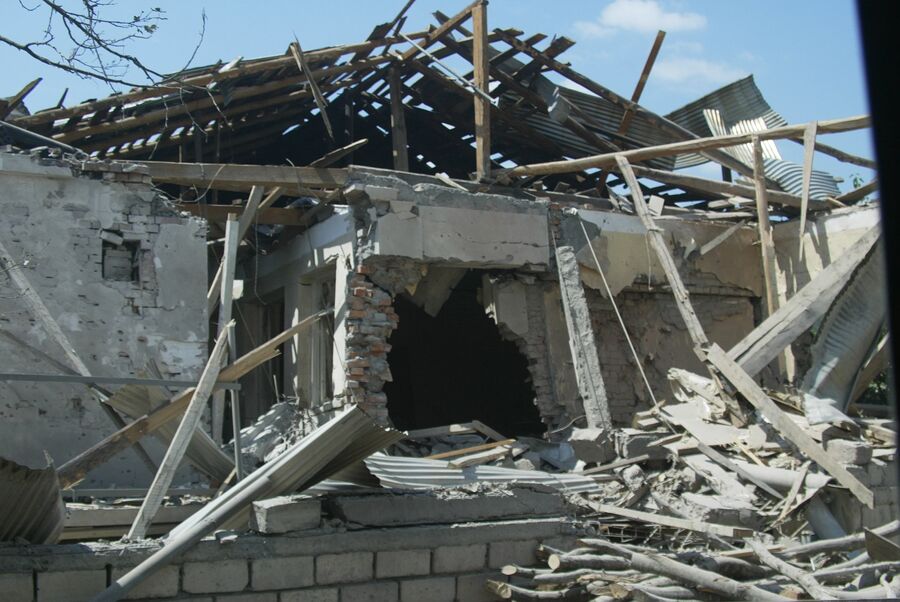 Разрушения в городе Цхинвали, подвергшемуся нападению грузинских войск. 11 августа 2008