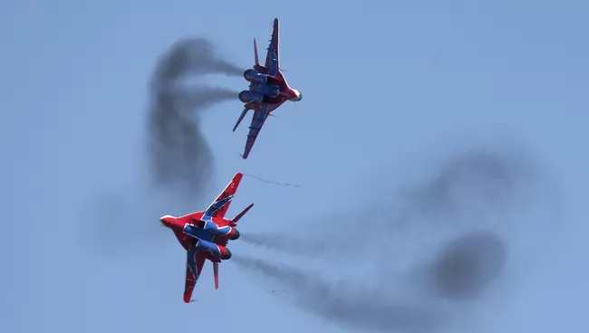Многоцелевые истребители МиГ-29 пилотажной группы Стрижи во время конкурса Авиадартс-2016. Архивное фото