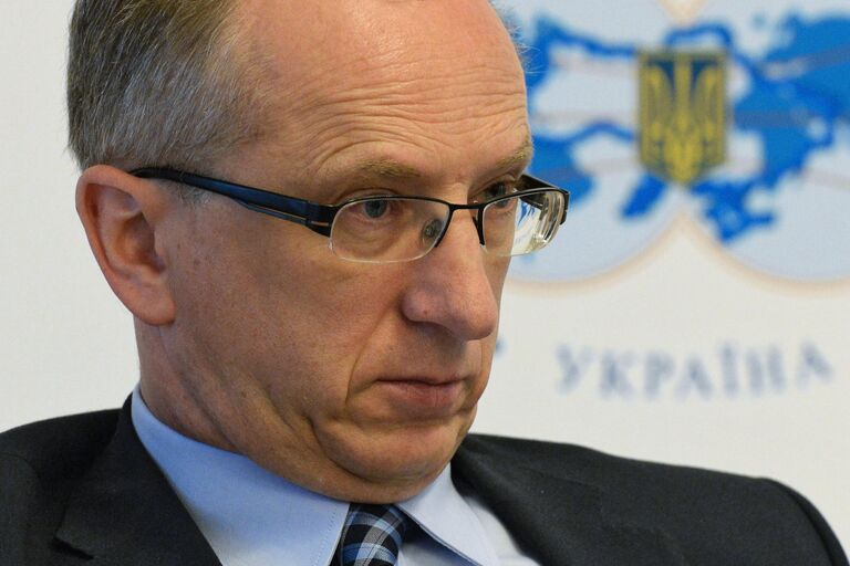 Глава Представительства Европейского Союза в Украине Ян Томбинский во время конференции в Институте мировой политики в Киеве. Май 2014 года Глава Представительства Европейского Союза в Украине Ян Томбинский во время конференции в Институте мировой политики в Киеве. Май 2014 года