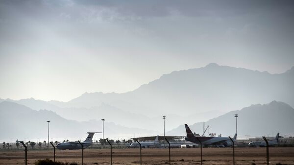 Самолеты на летном поле международного аэропорта в Шарм эш Шейхе. Архивное фото