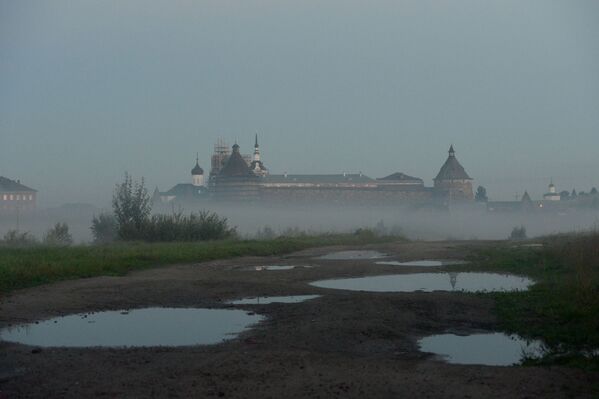 Соловецкий ставропигиальный мужской монастырь после сильного дождя