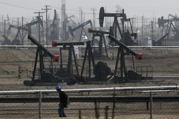 Добыча нефти в Калифорнии, США Добыча нефти в Калифорнии, США