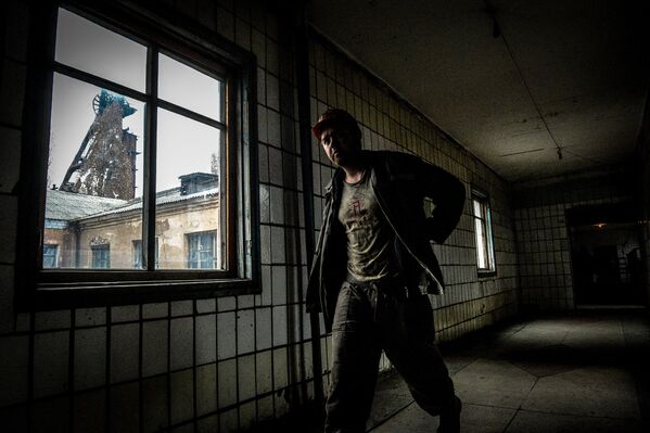 Шахтер после смены на шахте имени Челюскинцев в Донецке