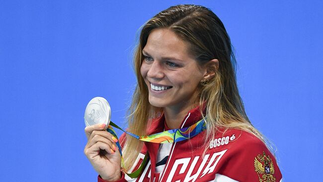 Юлия Ефимова, завоевавшая серебряную медаль на соревнованиях по плаванию на дистанции 100 м брассом на XXXI летних Олимпийских играх