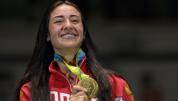 Яна Егорян, завоевавшая золотую медаль в индивидуальном первенстве по фехтованию на саблях на XXXI летних Олимпийских играх