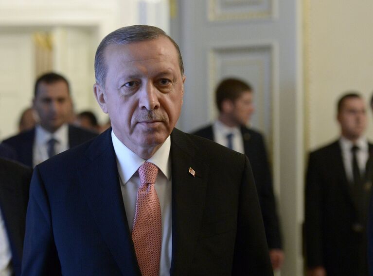 Президент Турции Реджеп Тайип Эрдоган перед началом переговоров с президентом России Владимиром Путиным в Константиновском дворце