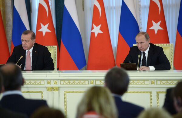 Президент России Владимир Путин и президент Турции Реджеп Тайип Эрдоган на пресс-конференции по итогам российско-турецких переговоров в Константиновском дворце в Санкт-Петербурге. 9 августа 2016 года Президент России Владимир Путин и президент Турции Реджеп Тайип Эрдоган на пресс-конференции по итогам российско-турецких переговоров в Константиновском дворце в Санкт-Петербурге. 9 августа 2016 года