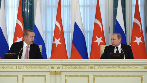 Президент России Владимир Путин и президент Турции Реджеп Тайип Эрдоган на пресс-конференции по итогам российско-турецких переговоров в Константиновском дворце в Санкт-Петербурге. 9 августа 2016 года