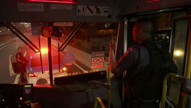 Обстрел автобуса с прессой в олимпийском Рио-де-Жанейро