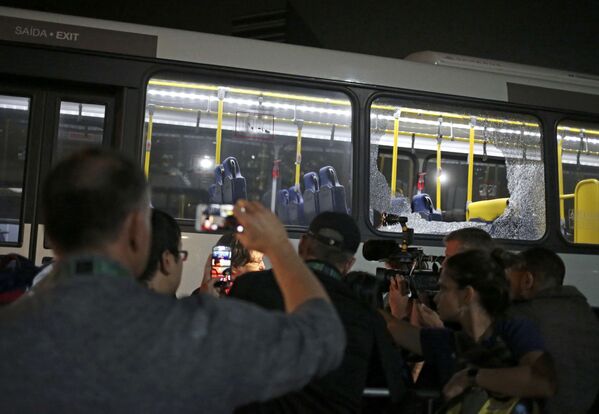 Обстрел автобуса с прессой в олимпийском Рио-де-Жанейро