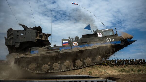Экипаж машины для отрывки котлована МДК-3 армии России во время соревнований подразделений инженерных войск Инженерная формула