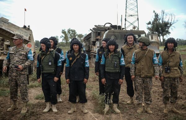Военнослужащие армии Казахстана, занявшие второе место в соревновании подразделений инженерных войск Инженерная формула