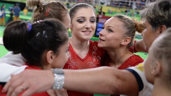 Российские гимнастки после завершения командного многоборья на XXXI летних Олимпийских играх