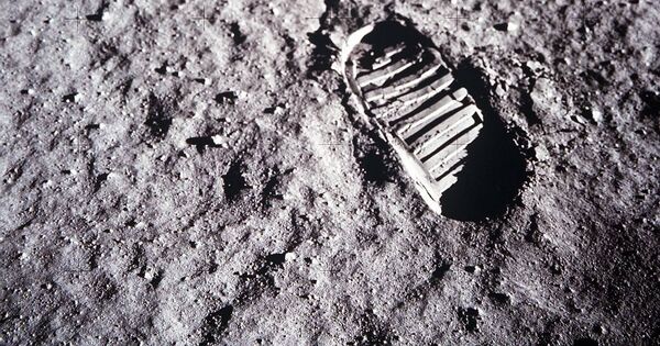 След одного из первых шагов сделанных астронавтами Аполлона-11 на Луне