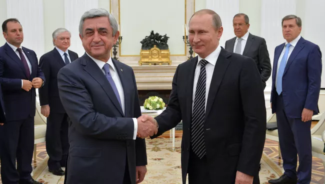Президент РФ В. Путин и президент Армении С. Саргсян. Архивное фото