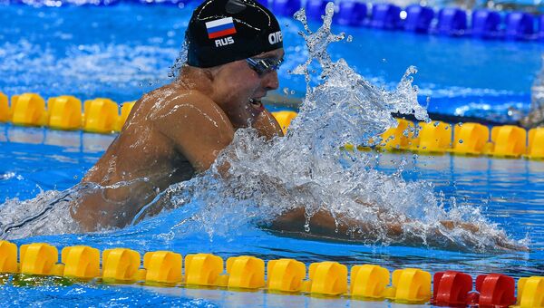 Антон Чупков (Россия) в полуфинальном заплыве на 200 м брассом во время соревнований по плаванию среди мужчин на XXXI летних Олимпийских играх