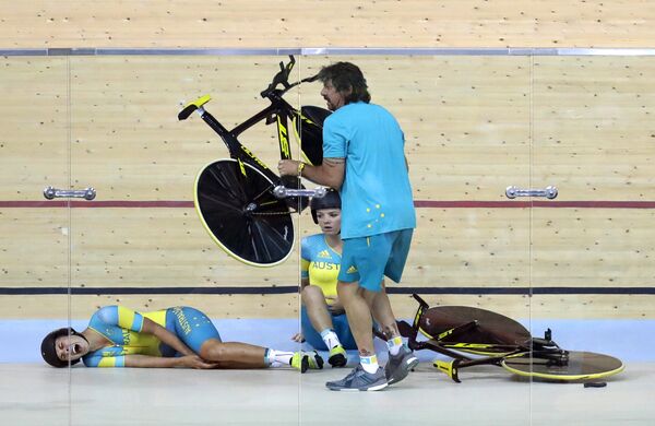 Австралийка Мелисса Хоскинс во время тренировочного заезда на велотреке на летних Олимпийских играх в Рио-де-Жанейро
