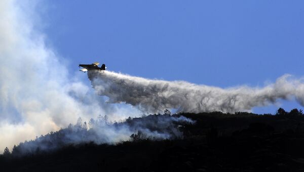 Тушение пожаров с помощью авиации в Галисии, Испания