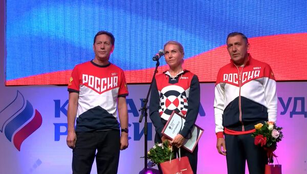 Завоевавшую серебро велогонщицу Забелинскую встретили криками и аплодисментами