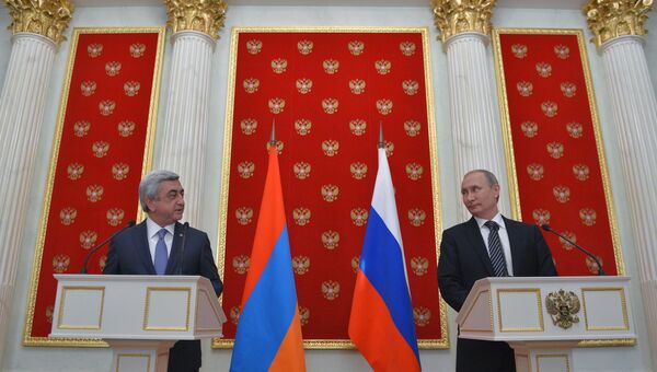 Президент России Владимир Путин и президент Армении Серж Саргсян. Архивное фото
