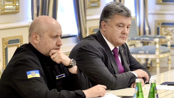 Президент Украины Петр Порошенко (справа). Архивное фото