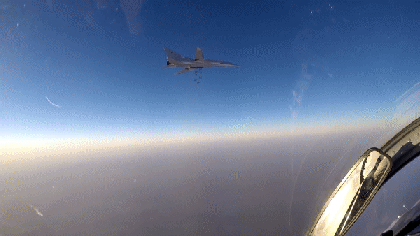 Видео ударов ВКС по позициям ИГ в Ракке