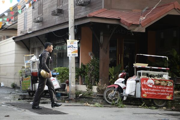 Полицейский на месте взрыва в Хуахин