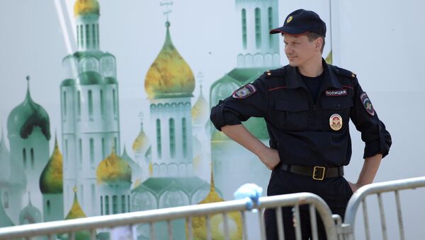 Сотрудник правоохранительных органов в Москве. Архивное фото