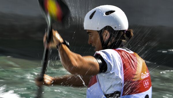 Маялен Шурро (Испания) в полуфинальном заплыве на байдарке-одиночке на XXXI летних Олимпийских играх