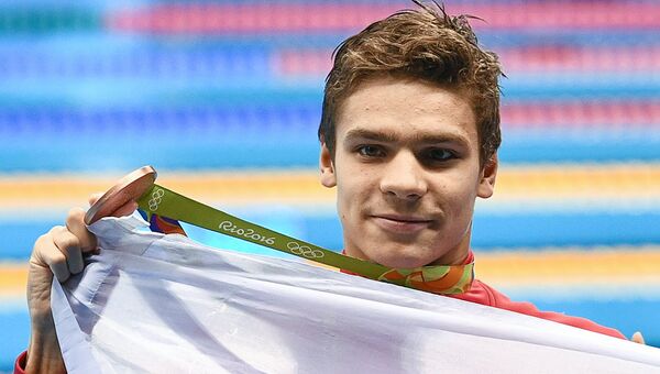 Евгений Рылов (Россия), завоевавший бронзовую медаль в плавании на 200 м на спине на XXXI летних Олимпийских играх