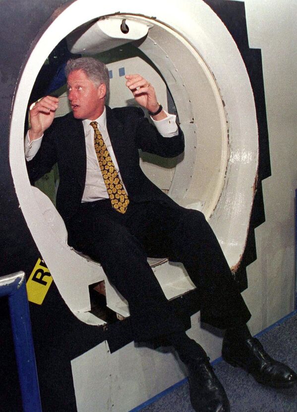 Президент США Билл Клинтон при посещении Космического центра имени Джонсона