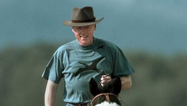Президент США Билл Клинтон во время отпуска на ранчо в Джексон Хоул