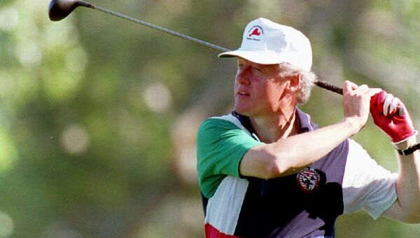 Президент США Билл Клинтон в гольф-клубе