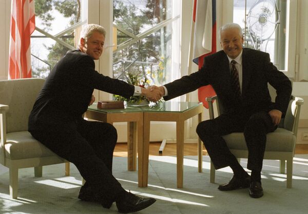 Борис Ельцин и Президент США Билл Клинтон во время встречи в Хельсинки
