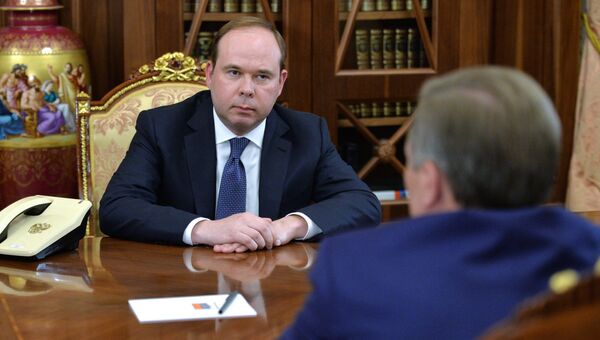 Назначенный руководителем администрации президента РФ Антон Вайно во время встречи в Кремле с президентом России Владимиром Путиным