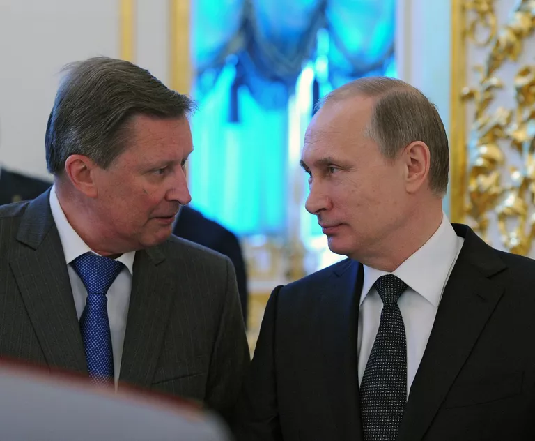Президент России Владимир Путин и руководитель администрации президента РФ Сергей Иванов во время приёма в Кремле. 2015 год Президент России Владимир Путин и руководитель администрации президента РФ Сергей Иванов во время приёма в Кремле. 2015 год