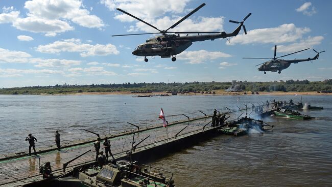 Участники международных соревнований подразделений инженерных войск Открытая вода - 2016, проходящих в рамках Международных армейских игр-2016, в Муроме. Архивное фото