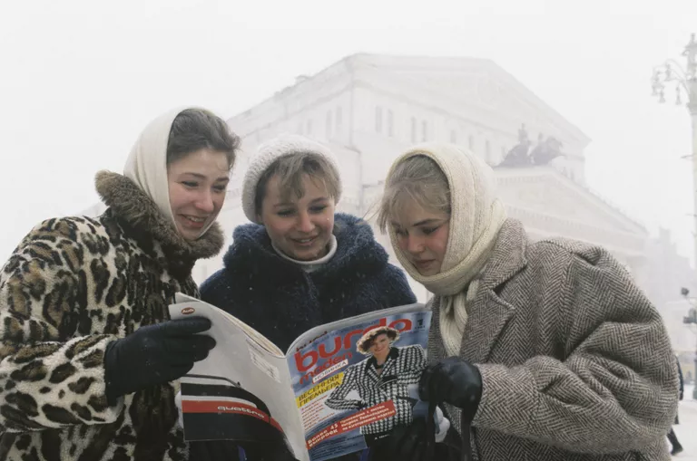 Москвички с первым номером журнала Бурда моден на русском языке. 1987 год Москвички с первым номером журнала Бурда моден на русском языке. 1987 год