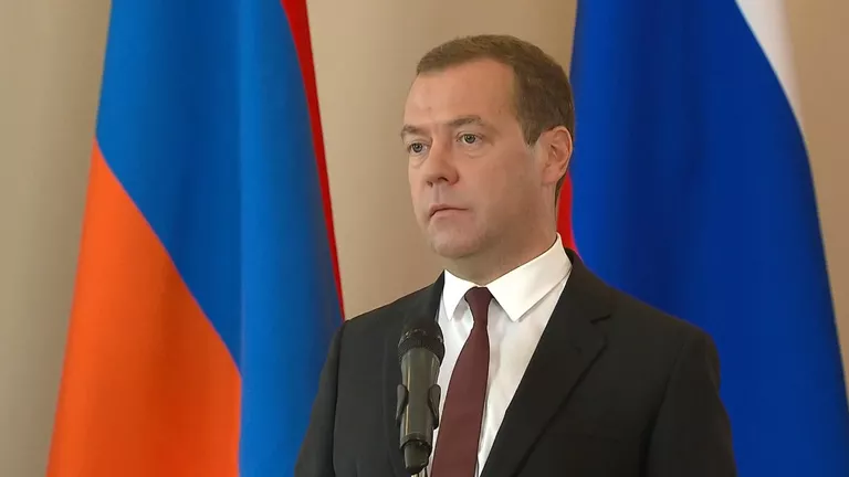Медведев о возможности разрыва дипотношений РФ с Украиной Медведев о возможности разрыва дипотношений РФ с Украиной