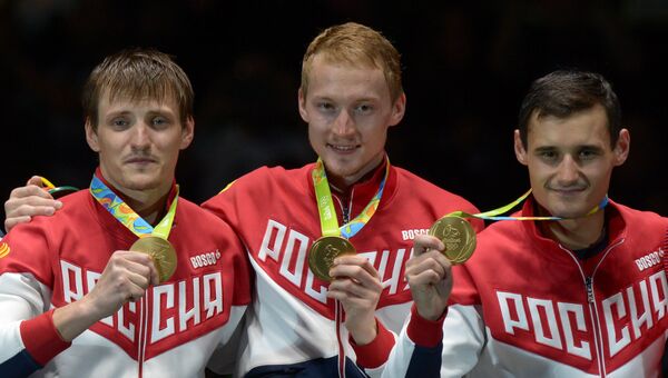 Алексей Черемисинов, Артур Ахматхузин и Тимур Сафин, выигравшие командное первенство в фехтовании на рапирах на Олимпиаде-2016