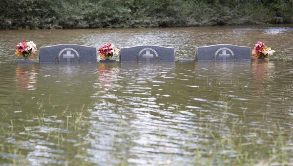 Затопленное кладбище в Луизиане. 15 августа 2016